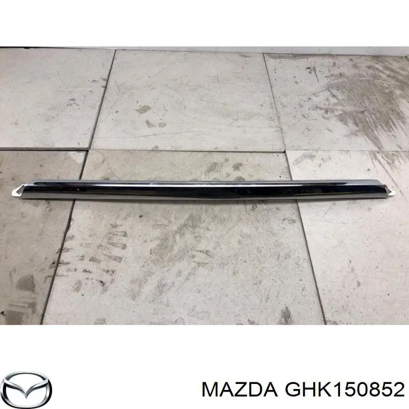 Moldura de tapa del maletero Mazda GHK150852