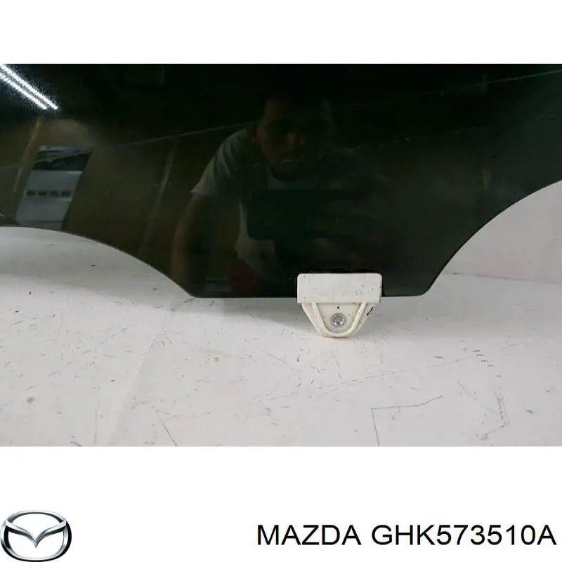 GHK573510A9D Mazda luna de puerta trasera izquierda