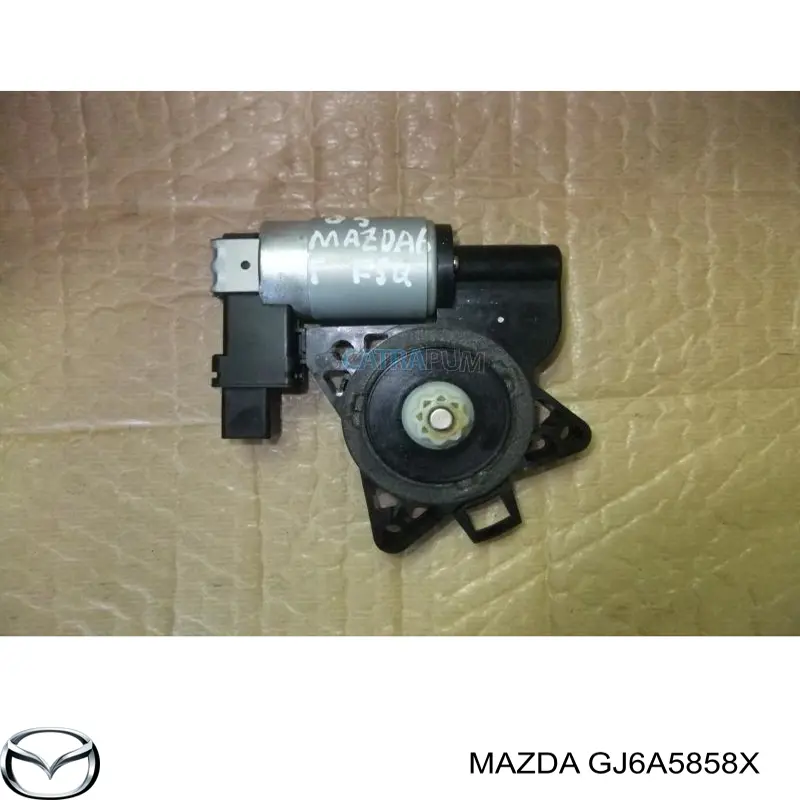 Motor del elevalunas de la puerta delantera derecha GJ6A5858X Mazda