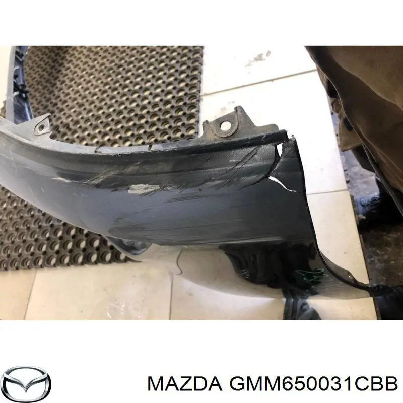 GMM650031CBB Mazda paragolpes delantero