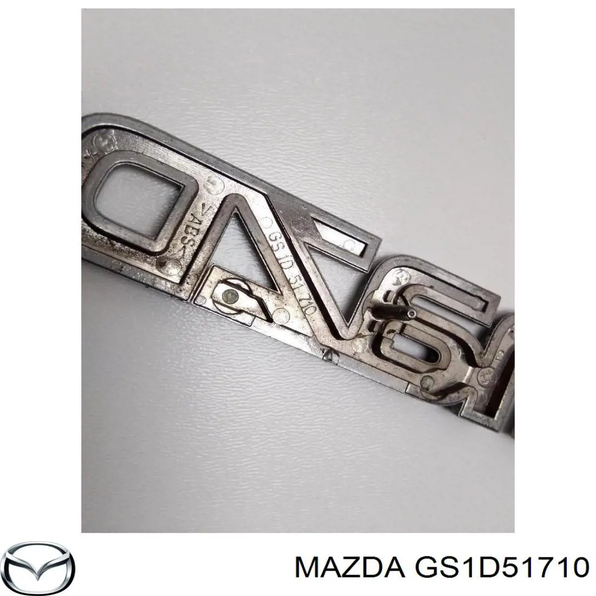 GS1D51710 Mazda emblema de tapa de maletero