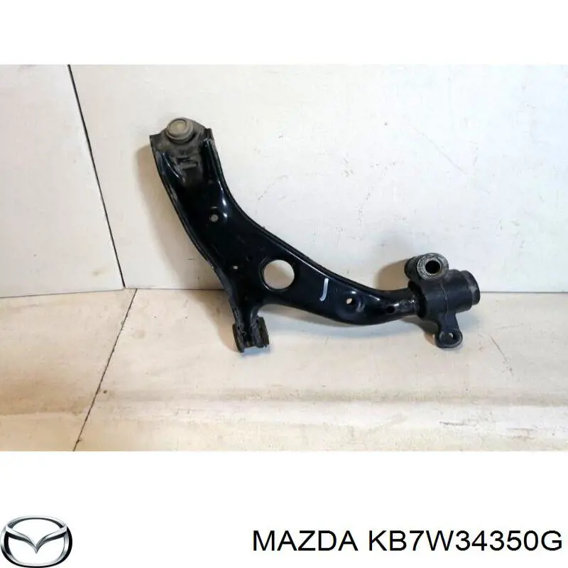 KB8W34350C Mazda Brazo inferior izquierdo de la suspensión delantera