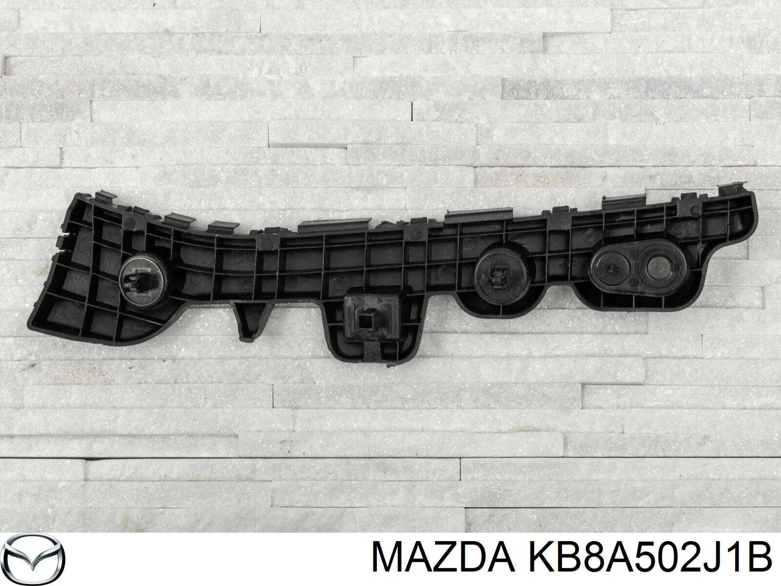 KB8A502J1B Mazda Guía izquierda del parachoques trasero