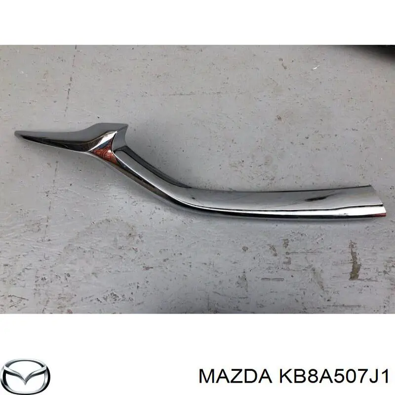 Moldura derecha de la parrilla del radiador KB8A507J1 Mazda