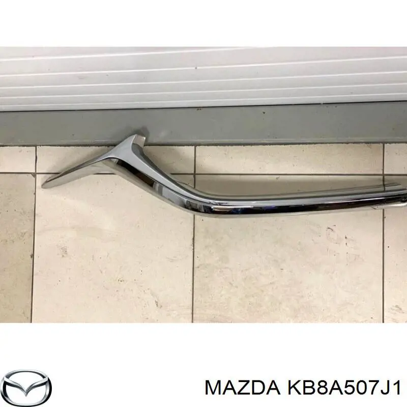 Comprar KB8A507J1 Mazda Moldura derecha de la parrilla del radiador