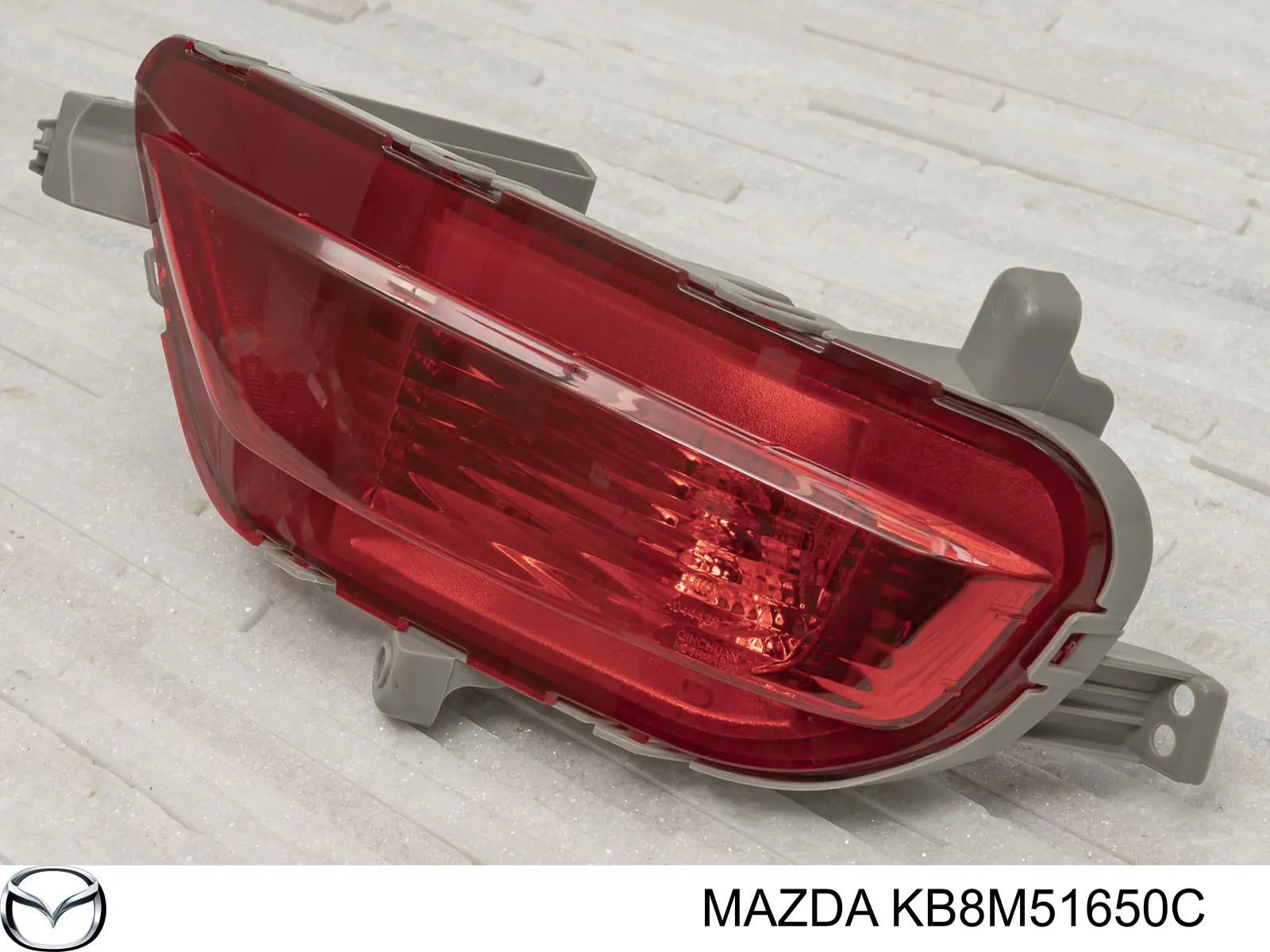 Luz trasera de parachoques derecha Mazda KB8M51650C precio, desde 85,47 EUR