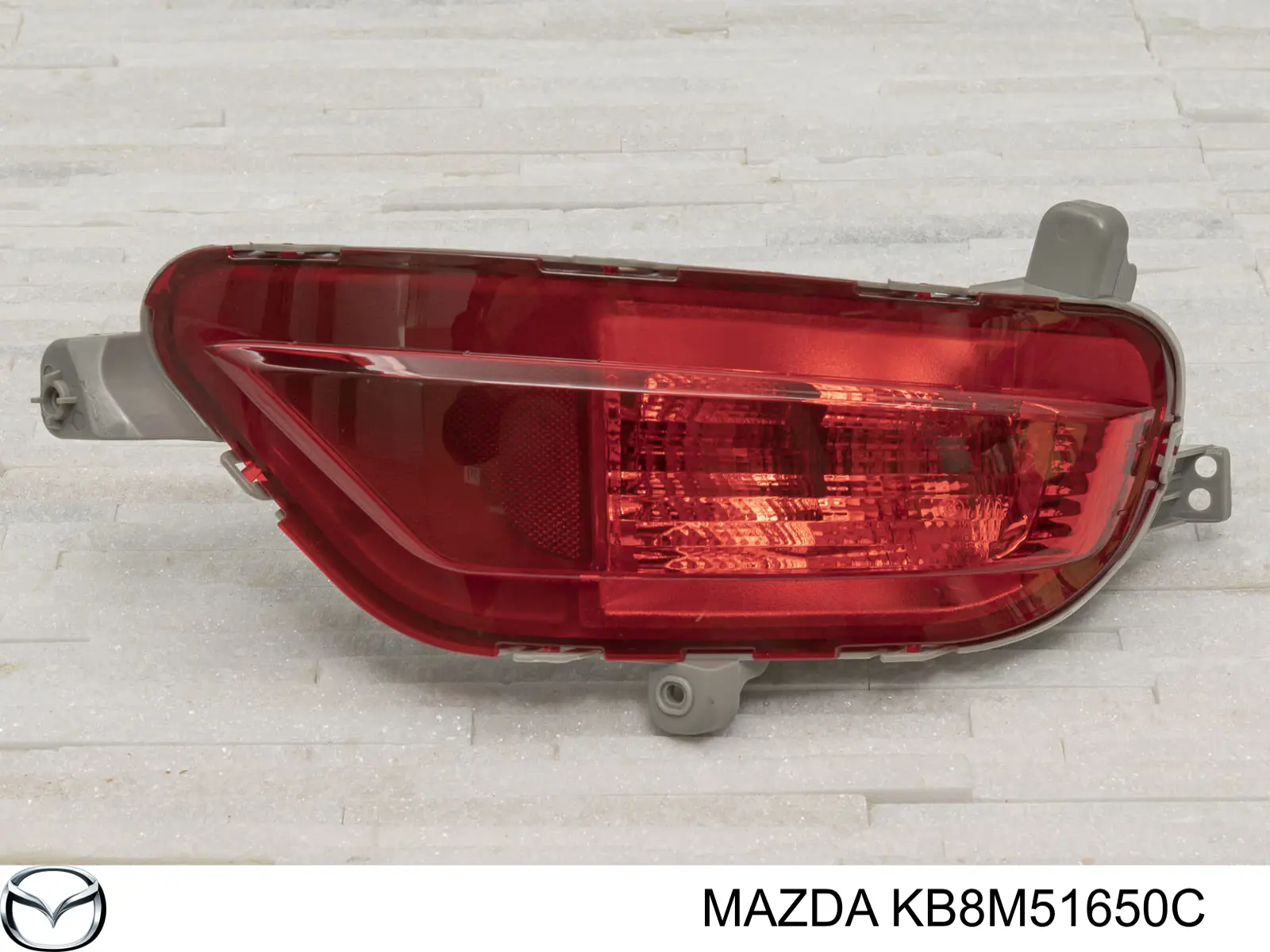 KB8M51650C Mazda Luz trasera de parachoques derecha