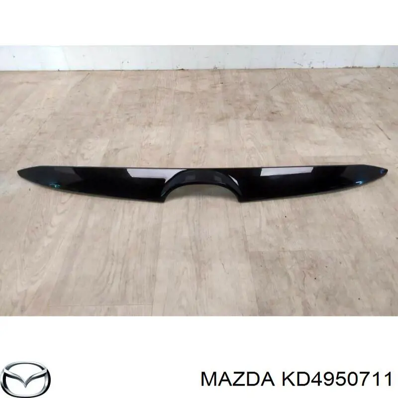Comprar KD4950711 Mazda Moldura superior de la parrilla del radiador