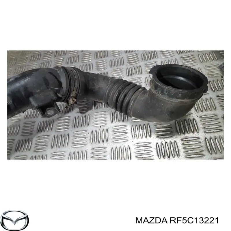 RF5C13221 Mazda Conducto de aire, salida del filtro de aire
