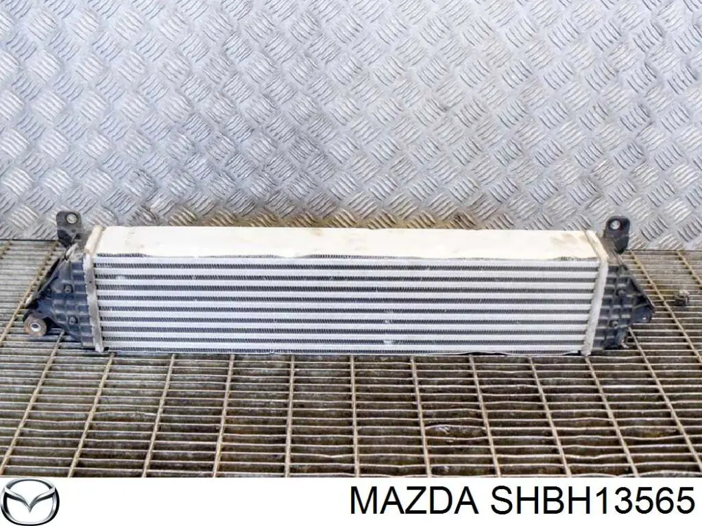 SHBH13565 Mazda radiador de aire de admisión