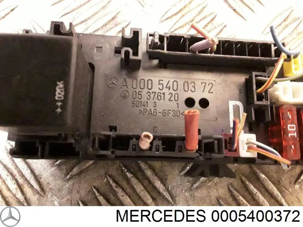 0005400372 Mercedes caja de fusibles