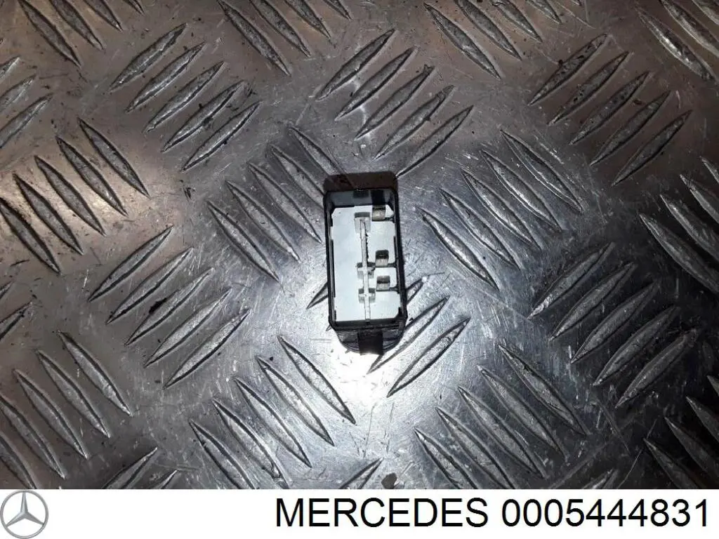 Botón del regulador de altura de faros Mercedes 0005444831 precio, desde 36,30 EUR