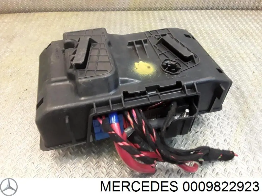 0009822923 Mercedes