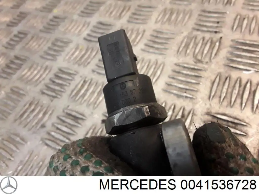Sensor de presión de combustible Mercedes A0051531528 precio, desde 169,72 EUR