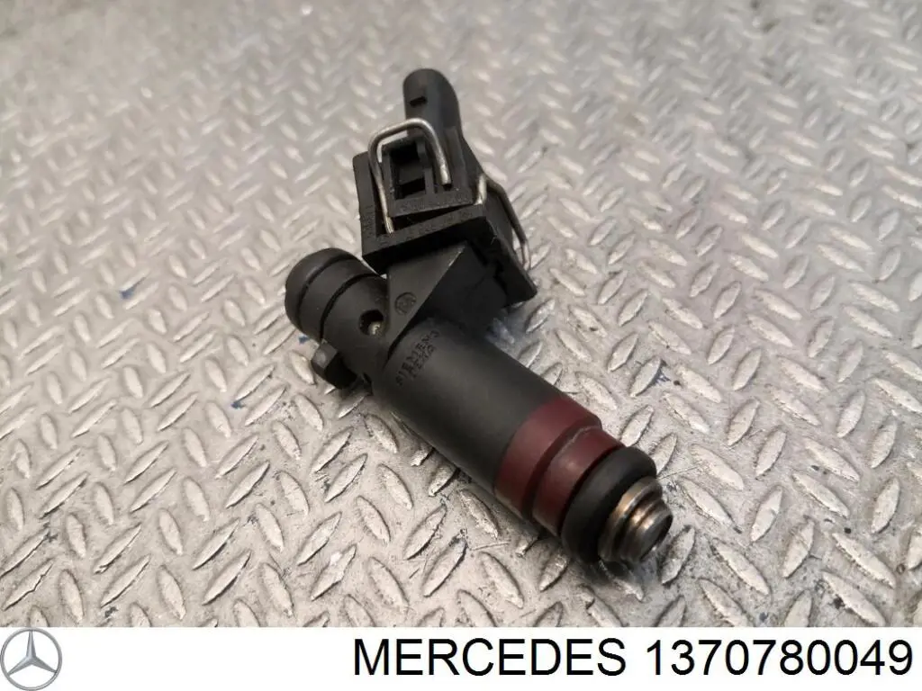 1370780049 Mercedes inyector de combustible