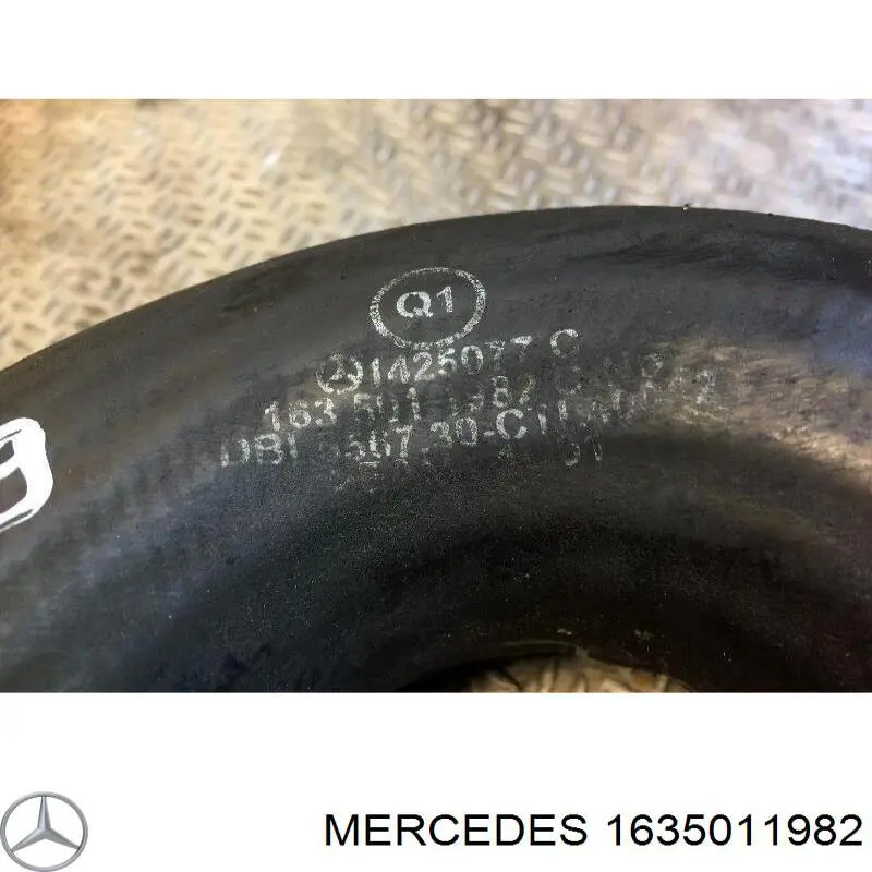 1635011982 Mercedes tubo flexible de aire de sobrealimentación derecho