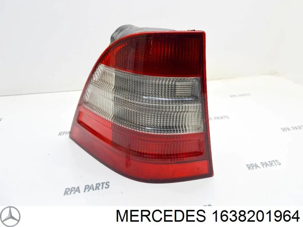 1638201964 Mercedes piloto posterior izquierdo