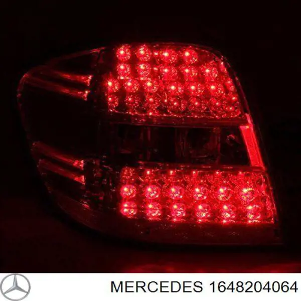1648204064 Mercedes piloto posterior derecho