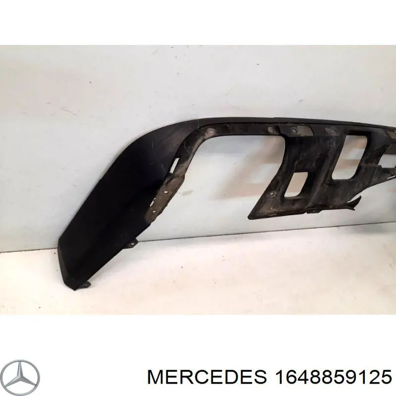 1648859125 Mercedes parachoques trasero, parte inferior