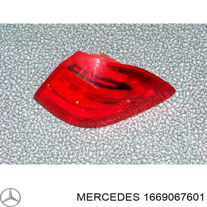 1669067601 Mercedes piloto posterior derecho