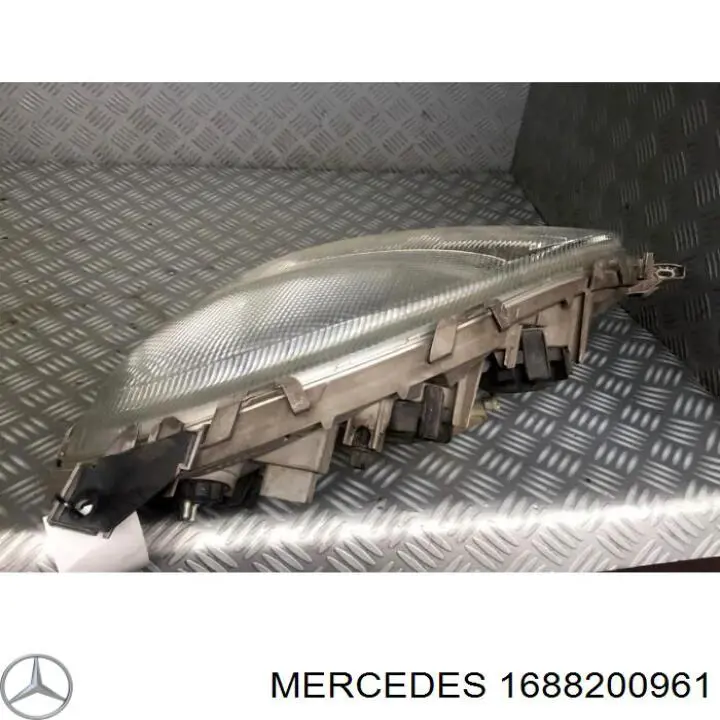 1688200961 Mercedes faro izquierdo