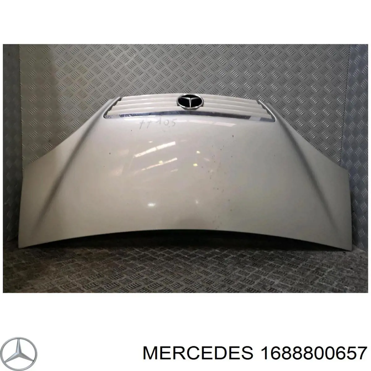 1688800657 Mercedes capó del motor