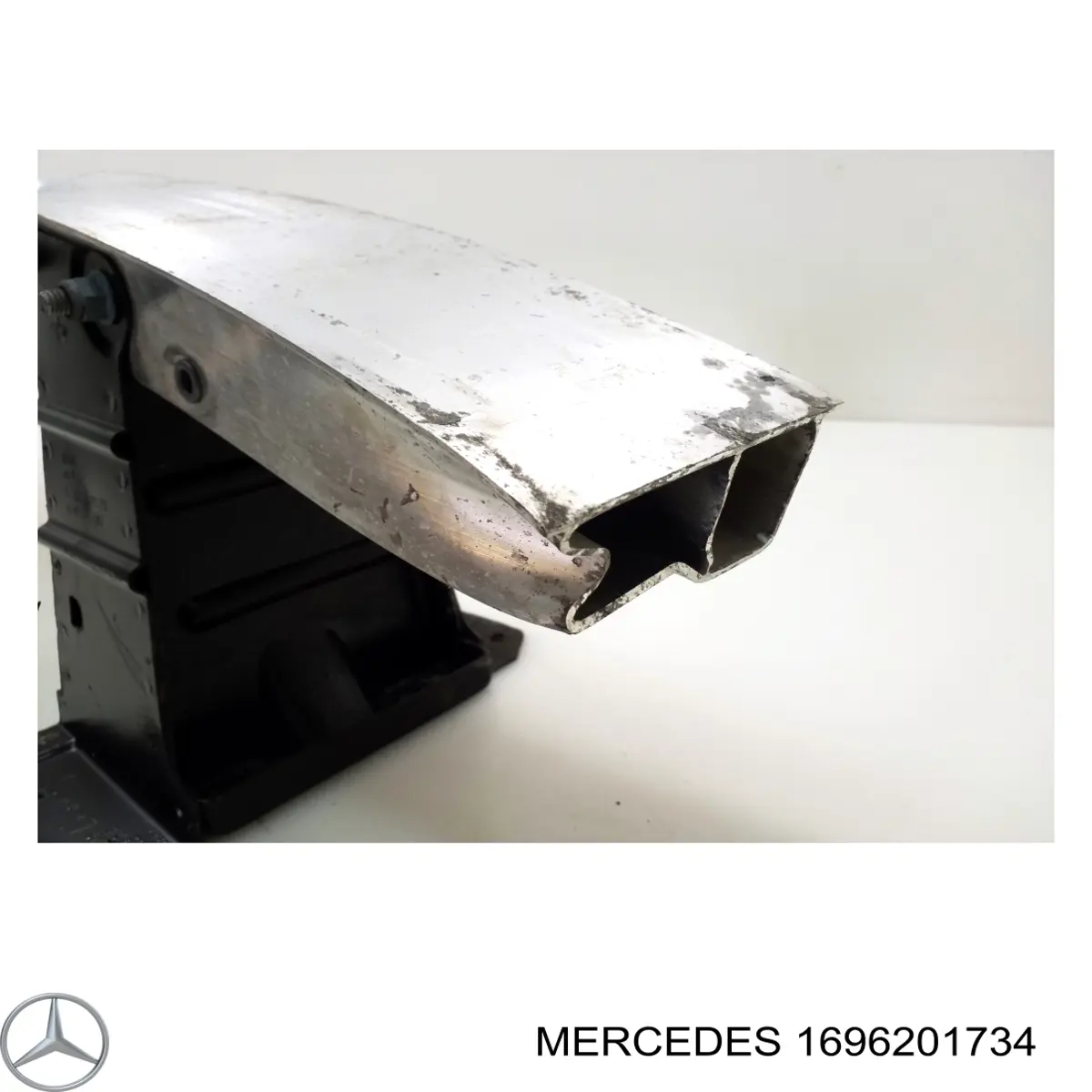 1696201734 Mercedes refuerzo parachoque delantero