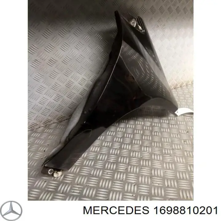 1698810201 Mercedes guardabarros delantero derecho