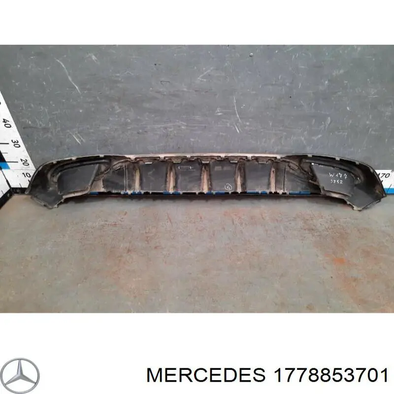 1778853701 Mercedes parachoques trasero, parte inferior