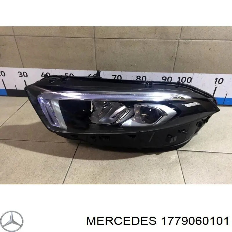 1779060101 Mercedes faro izquierdo