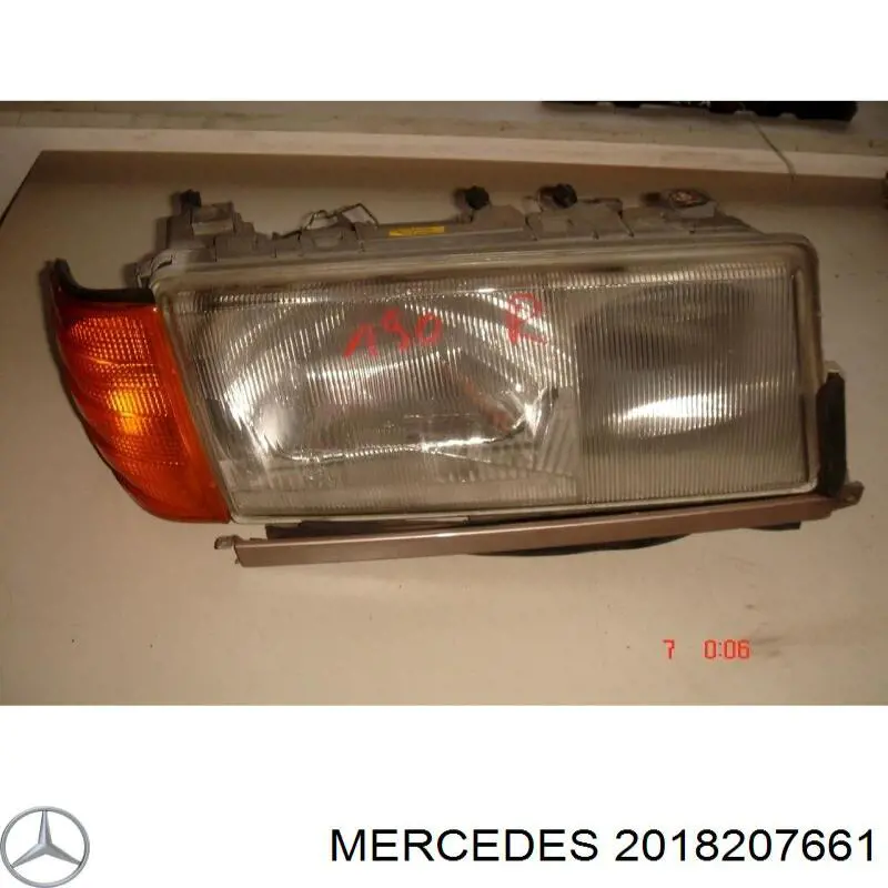 2018207661 Mercedes faro derecho