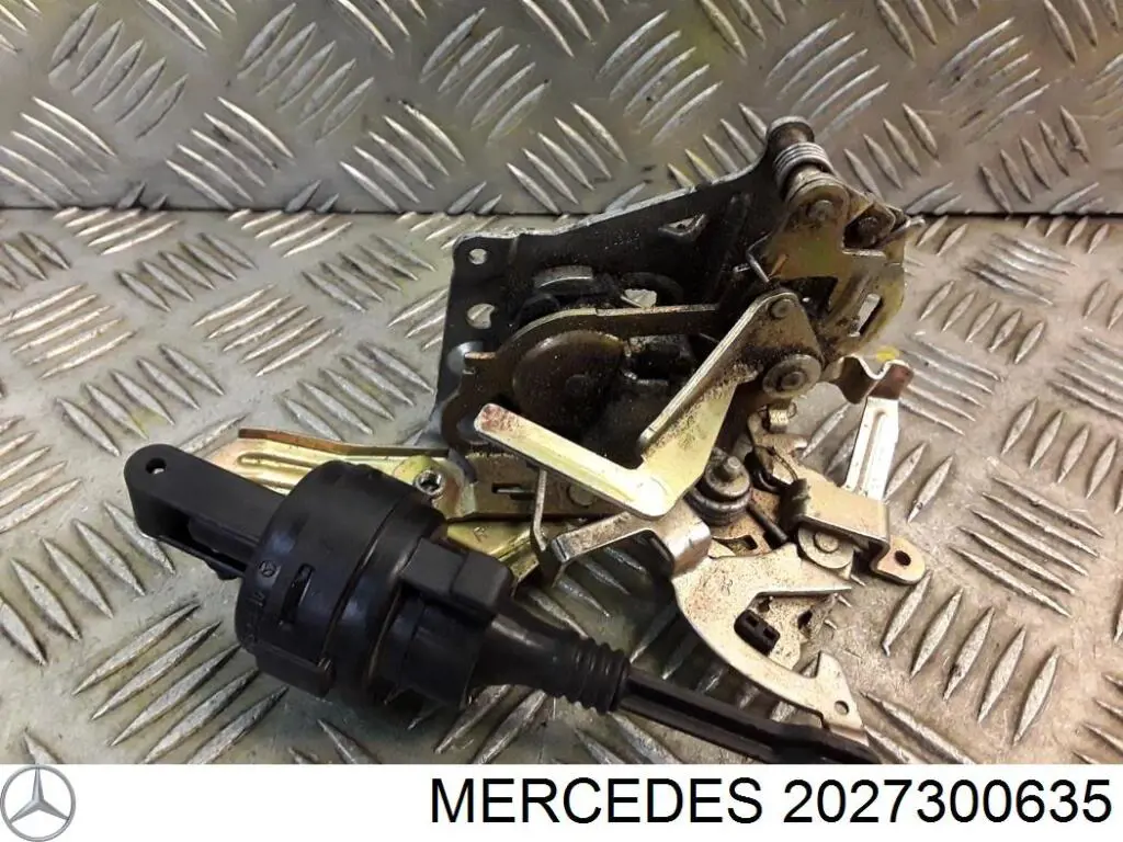 Cerradura de la puerta trasera derecha 2027300635 Mercedes