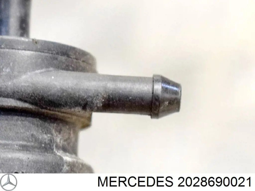 Bomba de limpiaparabrisas delantera Mercedes 2028690021