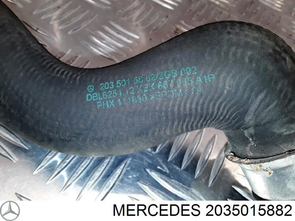 2035015882 Mercedes tubería de radiador arriba