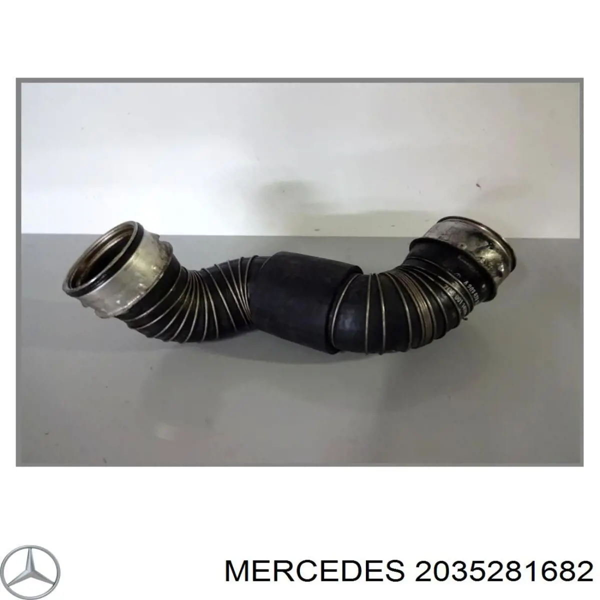 2035281682 Mercedes tubo flexible de aire de sobrealimentación derecho