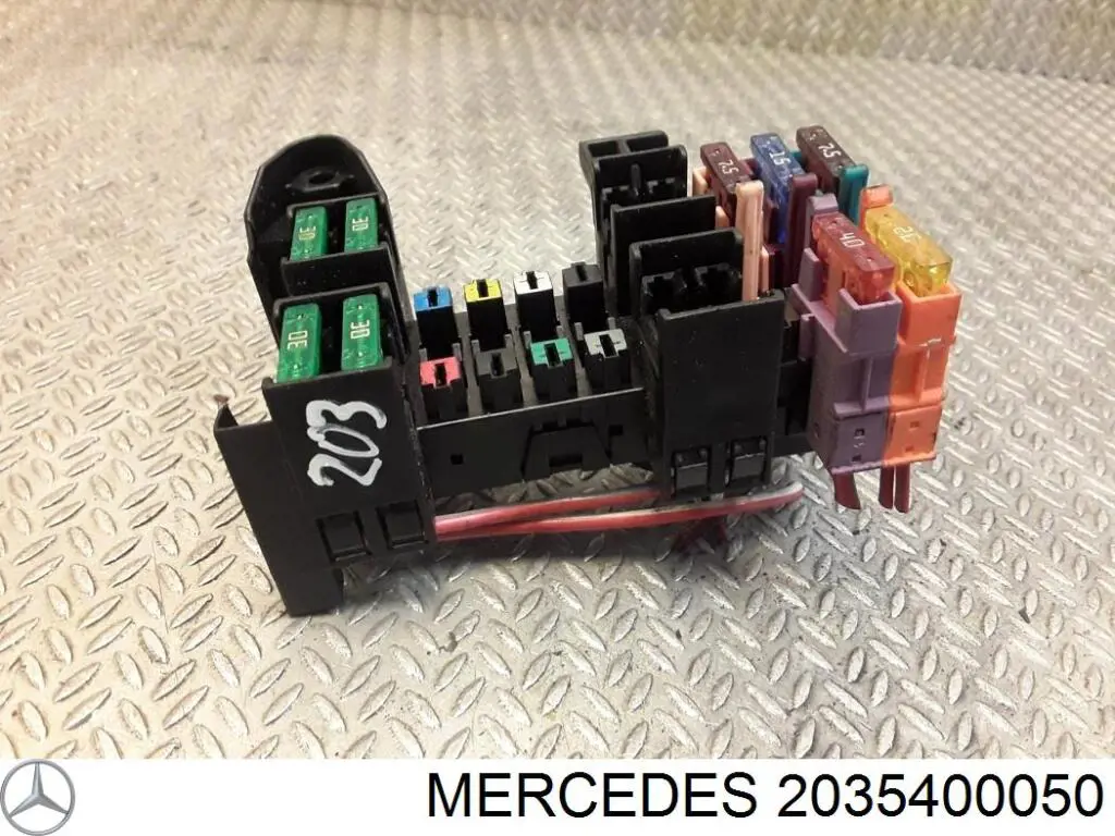 Caja de fusibles trasera interior Mercedes 2035400050 precio, desde 46,75 EUR