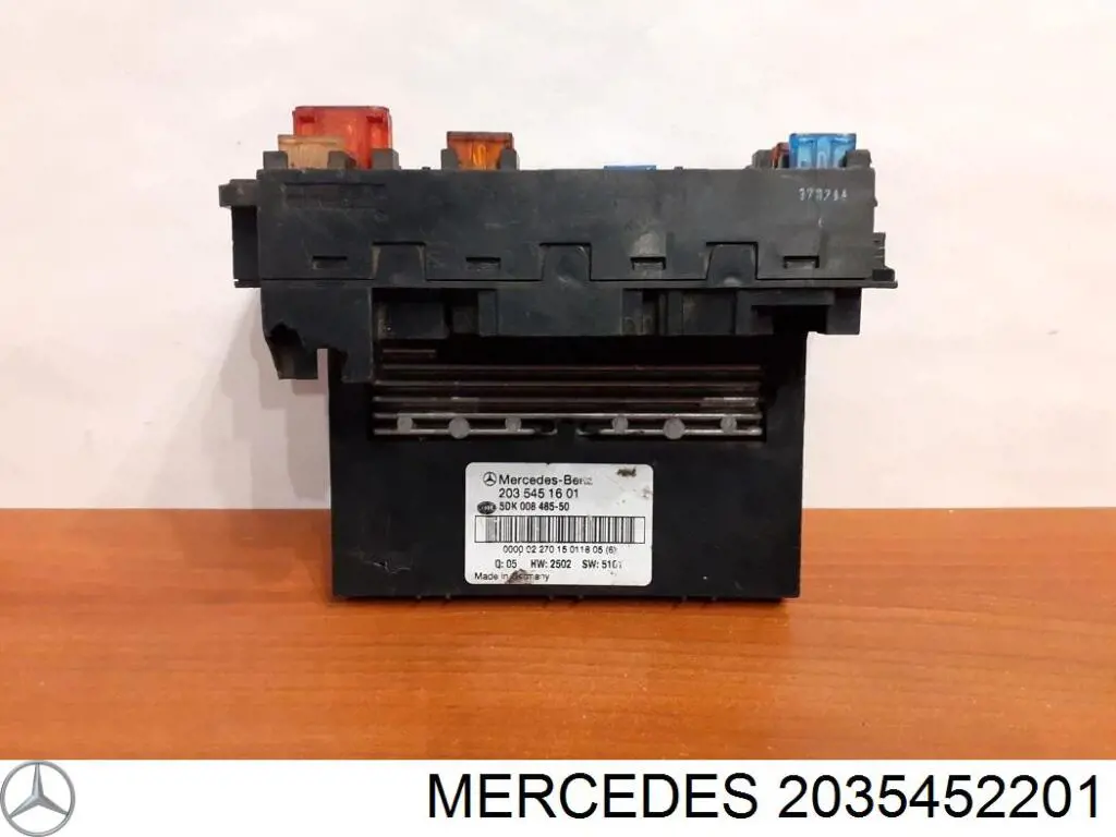 A2035452201 Mercedes Carcasa de la caja de fusibles