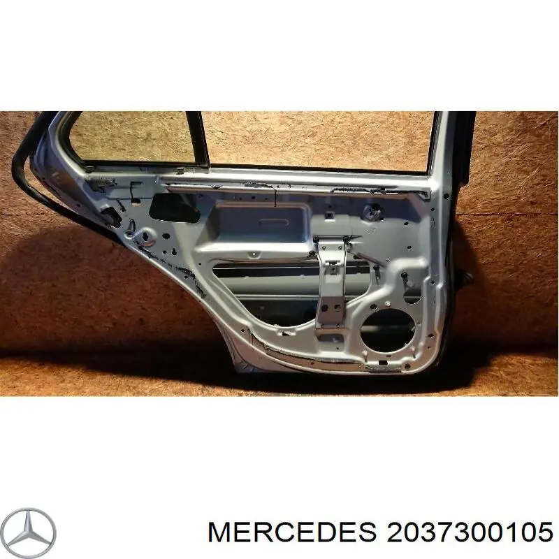 2037300105 Mercedes puerta trasera izquierda