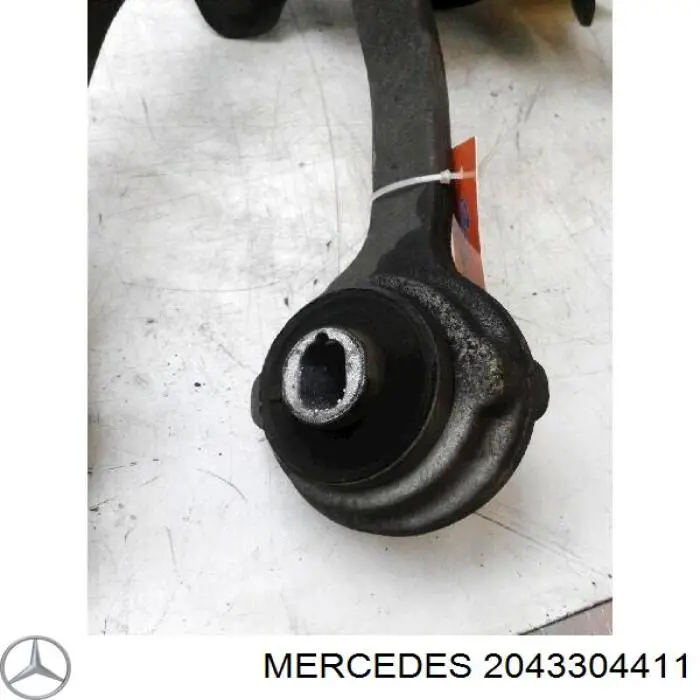 2043304411 Mercedes Brazo superior derecho de la suspensión delantera