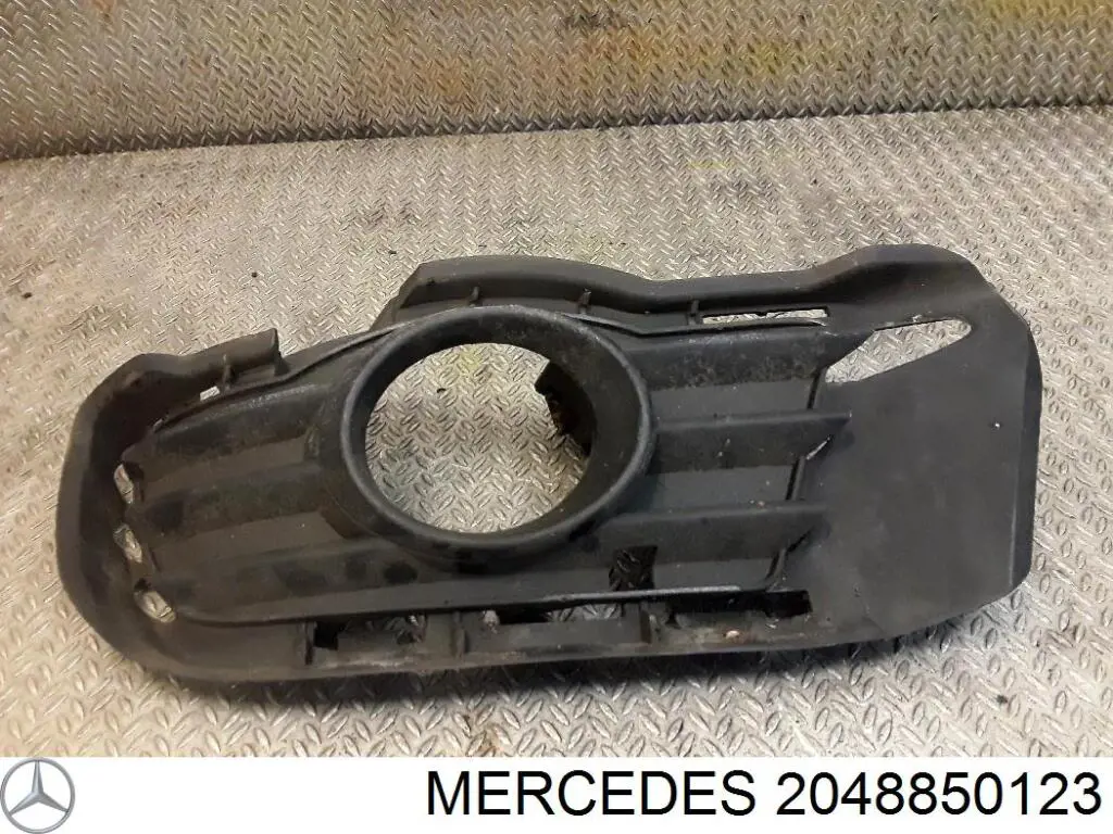 2048850123 Mercedes rejilla de antinieblas delantera izquierda