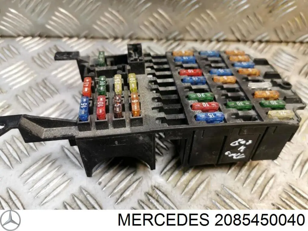 A2085450040 Mercedes Caja de relés y fusibles
