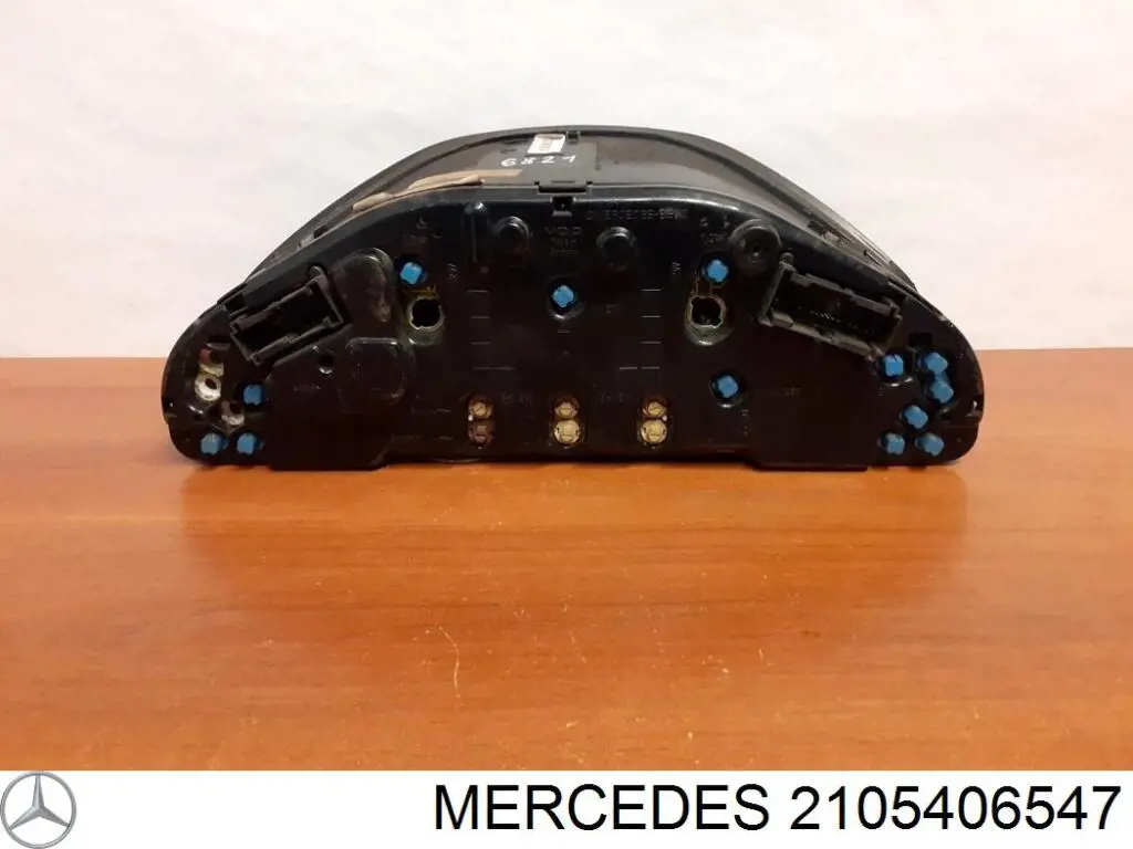 2105406547 Mercedes tablero de instrumentos (panel de instrumentos)