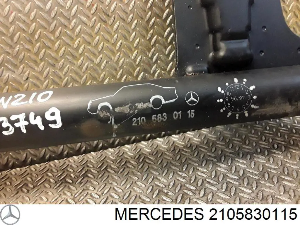 2105830115 Mercedes gato