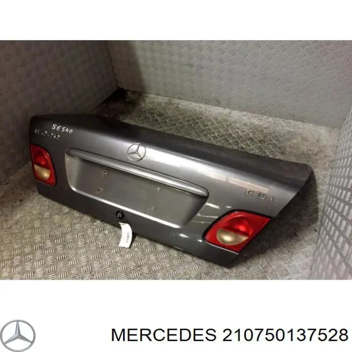 A210750137528 Mercedes tapa del maletero