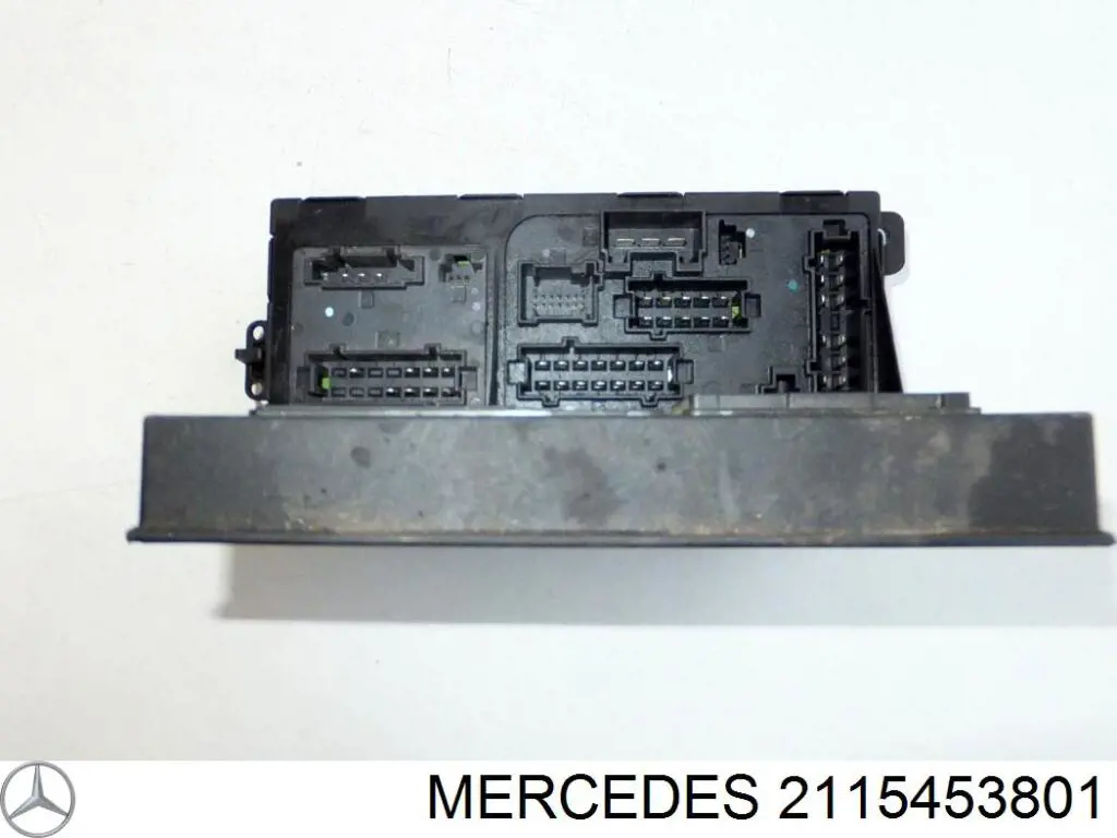2115453801 Mercedes Caja de relés y fusibles