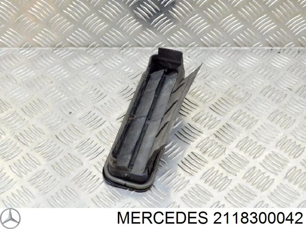 Comprar 2118300042 Mercedes Tapa de depósito de combustible
