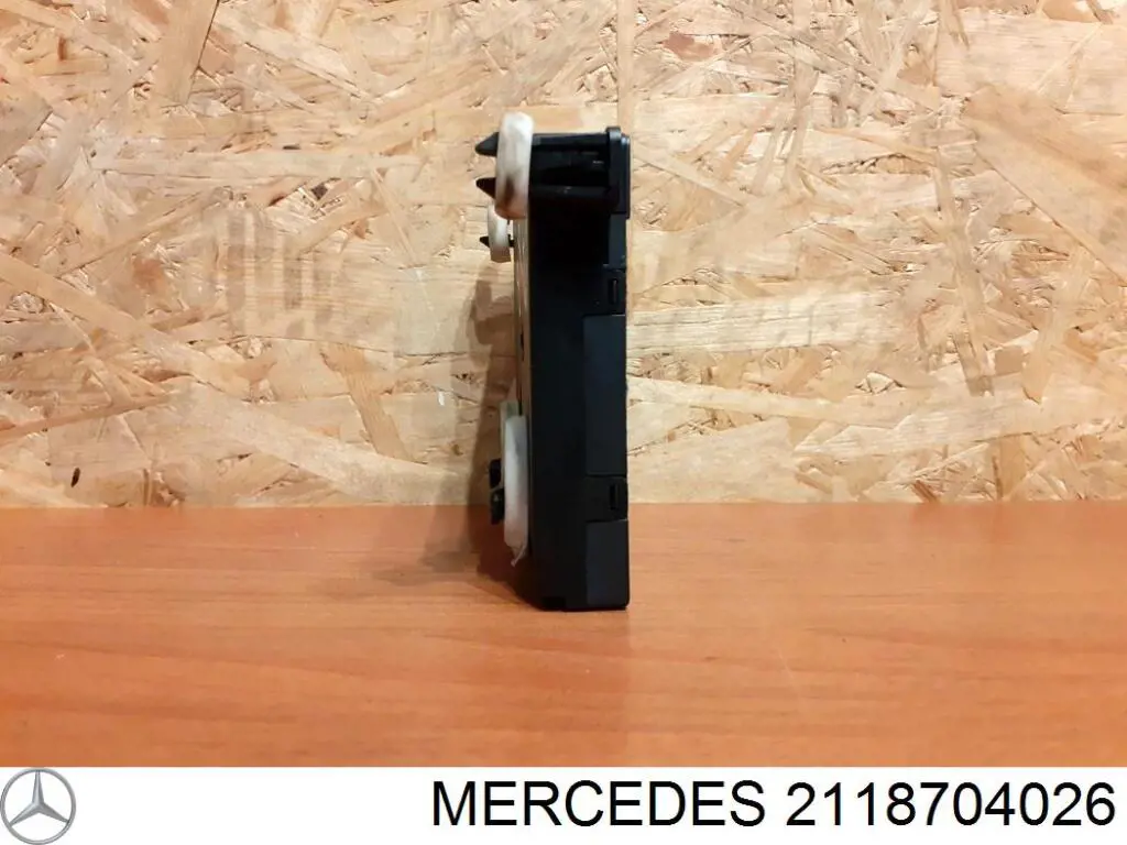 Módulo de confort de la puerta trasera Mercedes 2118702385