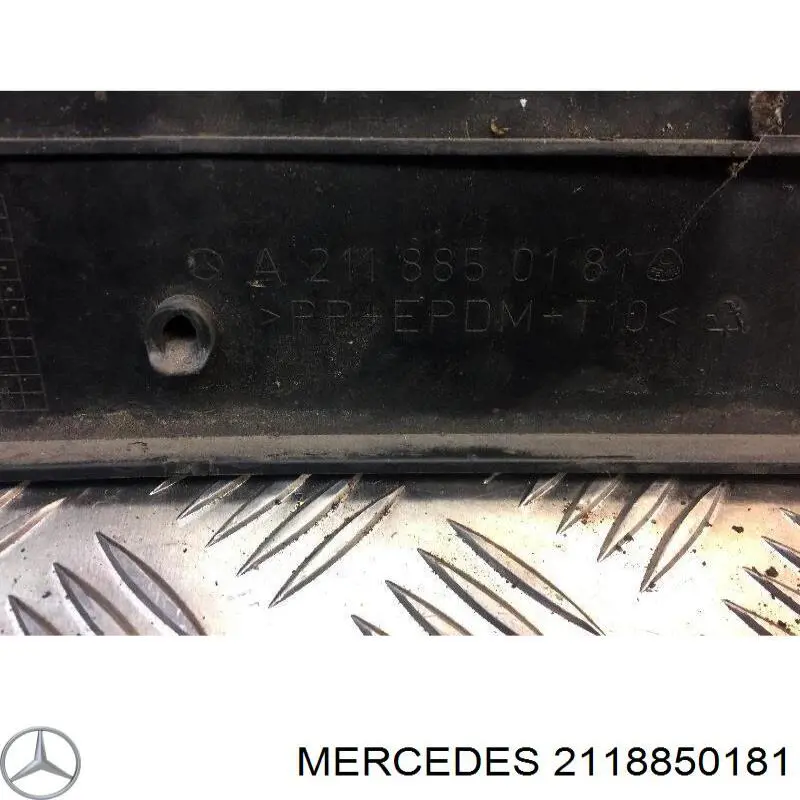 2118850181 Mercedes soporte de matricula delantera