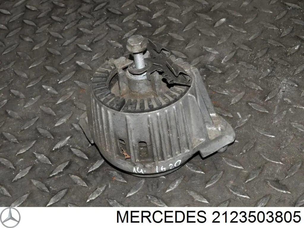 2073509702 Mercedes subchasis trasero soporte motor