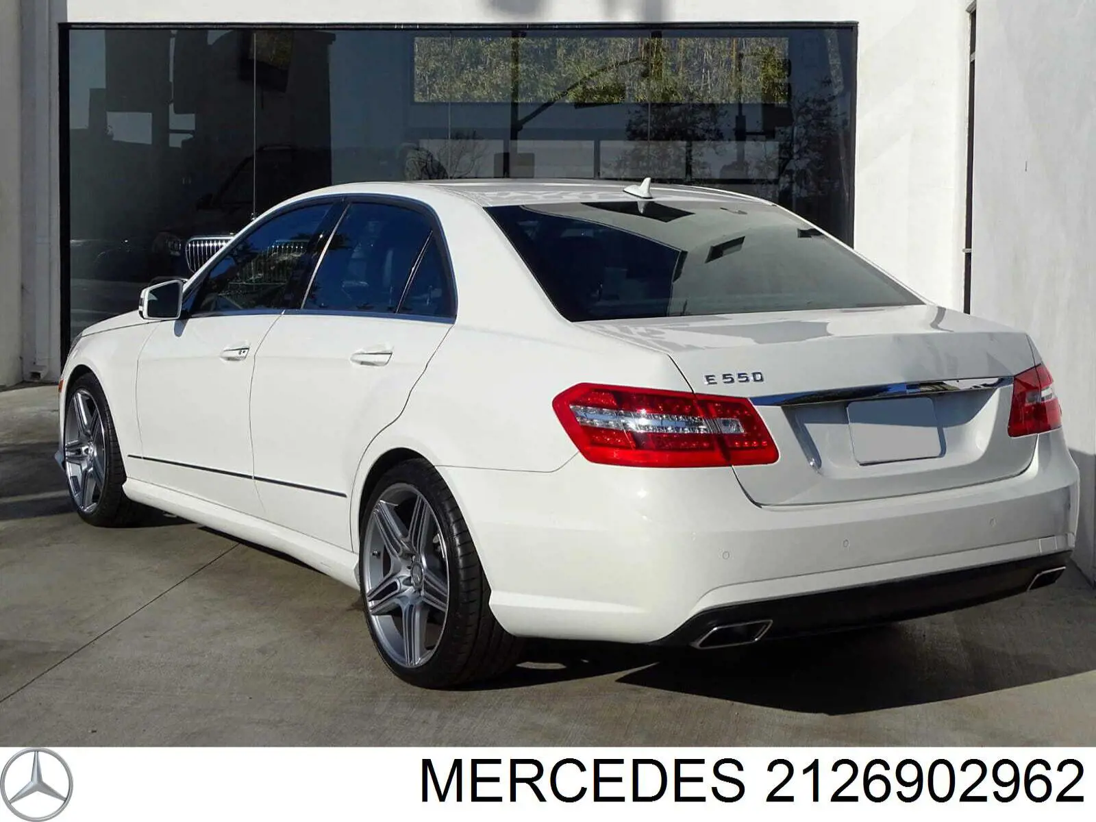 2126902962 Mercedes moldura puerta trasera izquierda